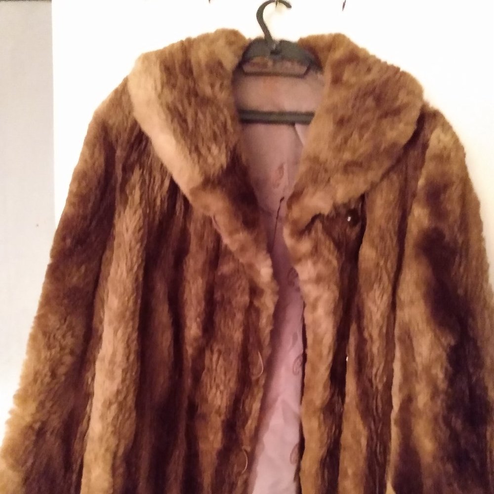 Manteau véritable fourrure , excellent état taille Mcouleur Marron
